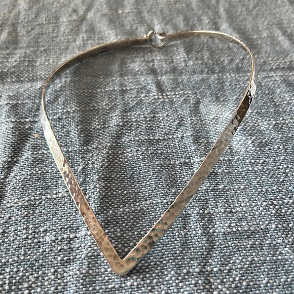 HAMMERED STERLING SILVER 925 NECK COLLAR WITH CLOSURE - Picture 1 of 1